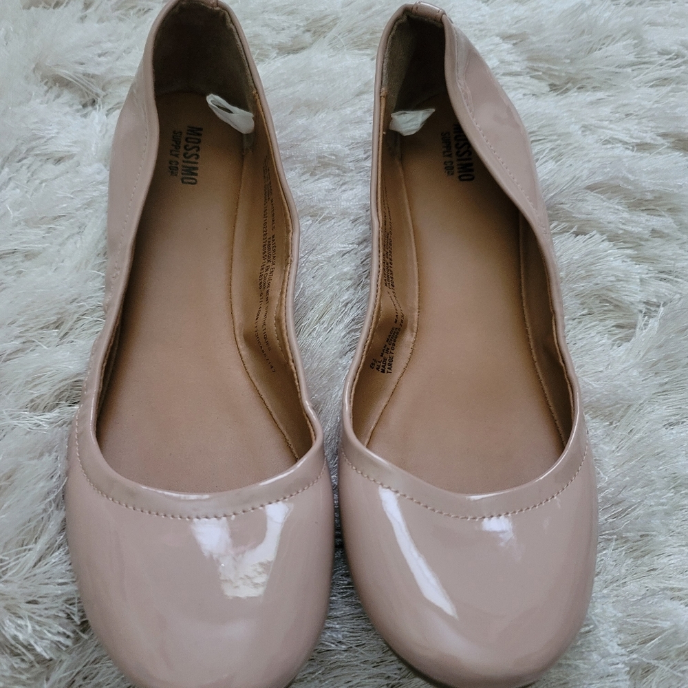 Flat ballet shoes